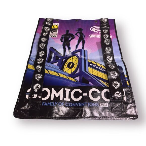 SDCC 2017 DC’s Legends of Tomorrow Comic Con Swag Tote Bag/Backpack New! Rare - Picture 2 of 3